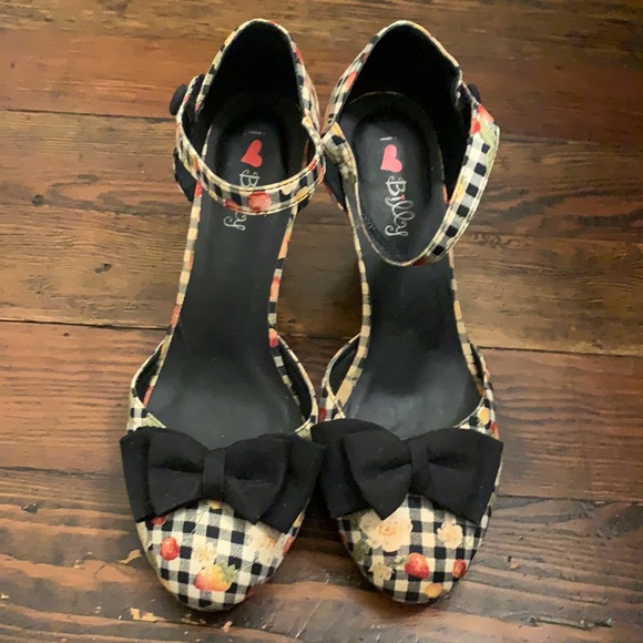 Retro gingham pinup heels - Picture 2 of 5
